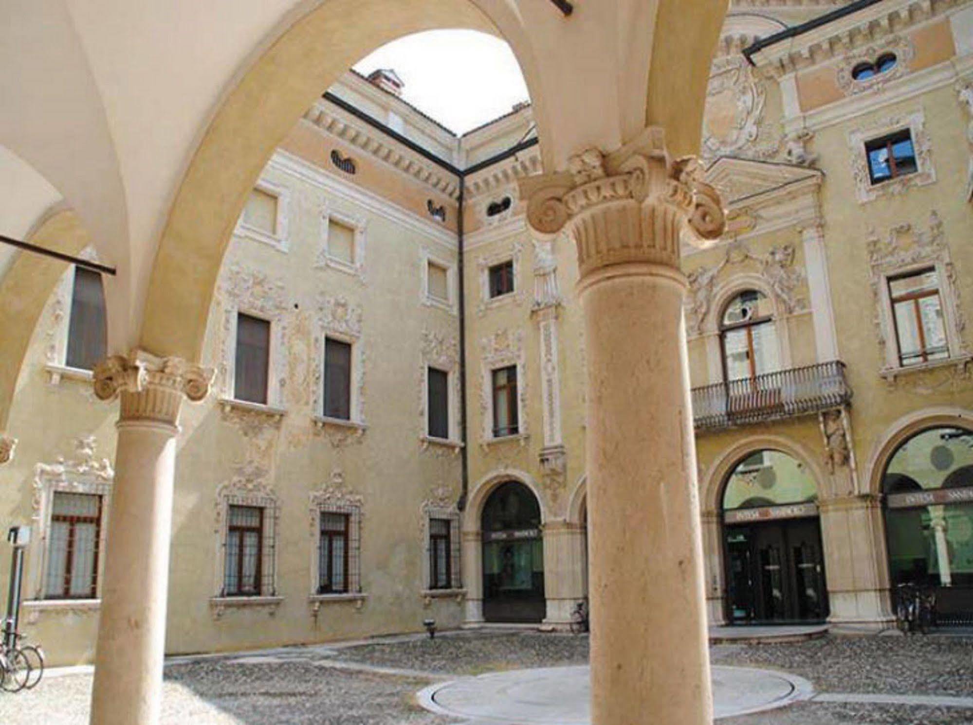 Готель Casa Museo Palazzo Valenti Gonzaga Мантуя Екстер'єр фото